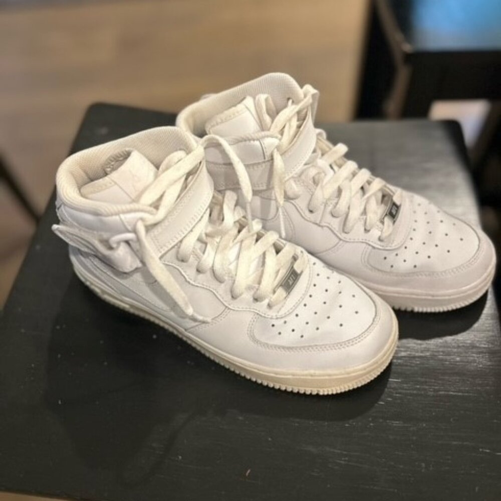 NIKE AIR FORCE HIGH TOPS - WHITE SIZE 6Y